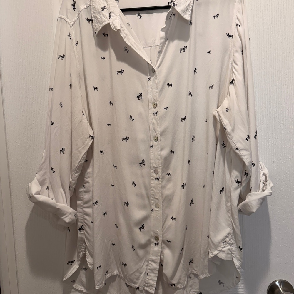 Jane and Delancey French Bulldog Print 

Blouse 2X White Button Front Roll Tab